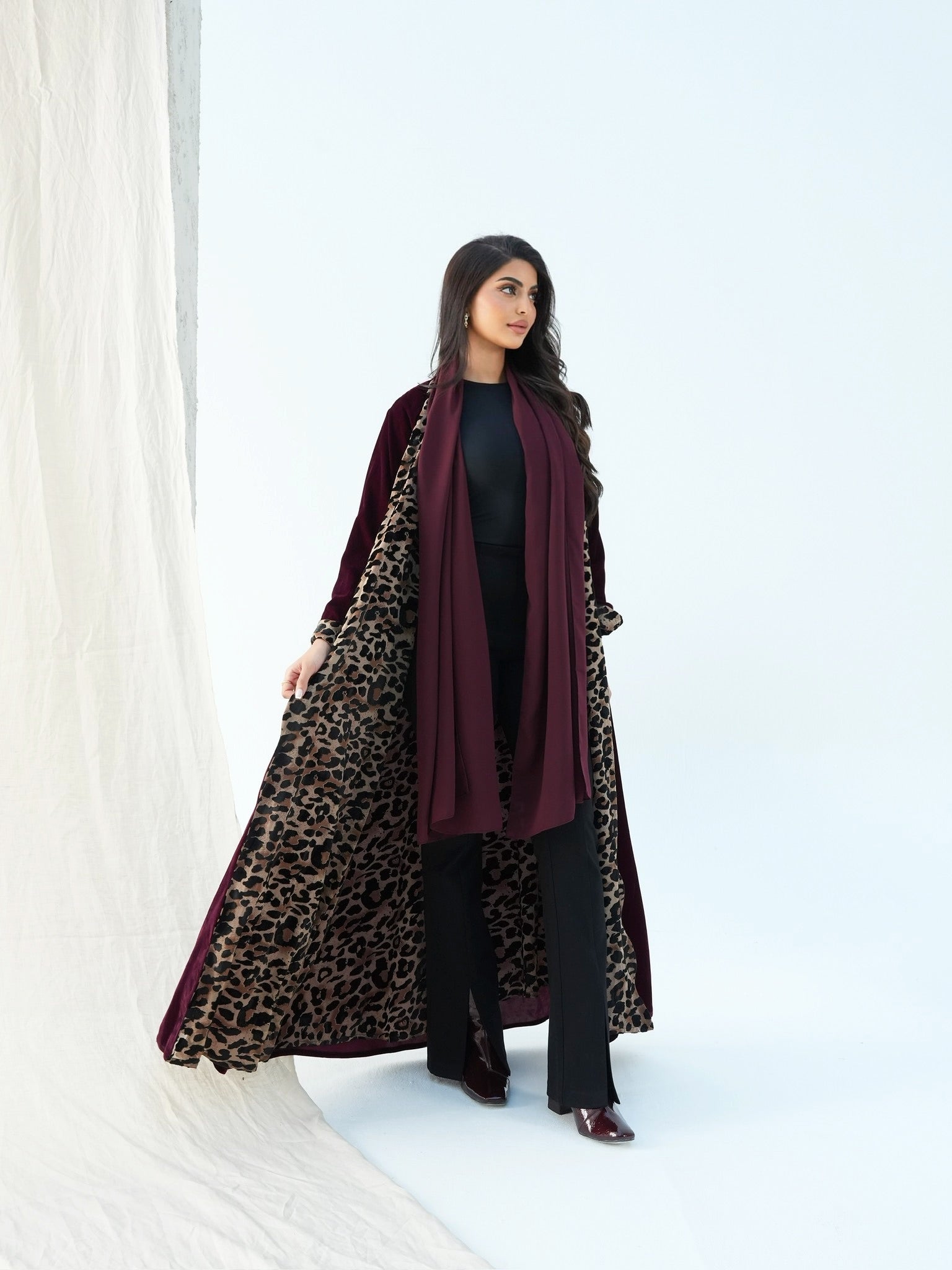 TRENDY VELVET AND LEOPARD ABAYA #529
